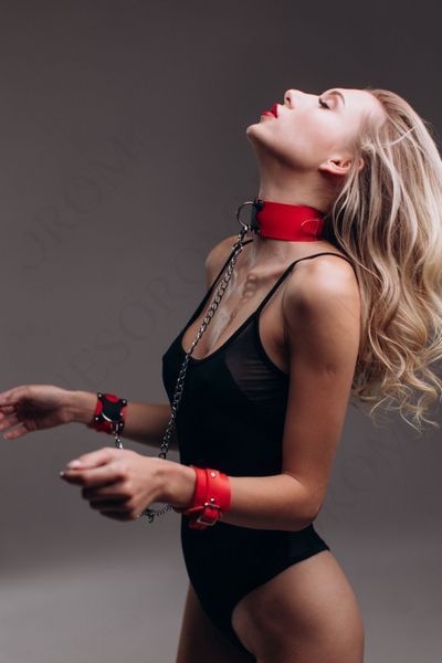 Нашийник з наручниками Candy Hero "Fet 23" (екошкіра) RED Fet23-поліуретан/RED фото
