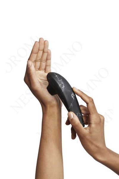 Вакуумний стимулятор клітора Womanizer Marilyn Monroe Black Marble W44099 фото