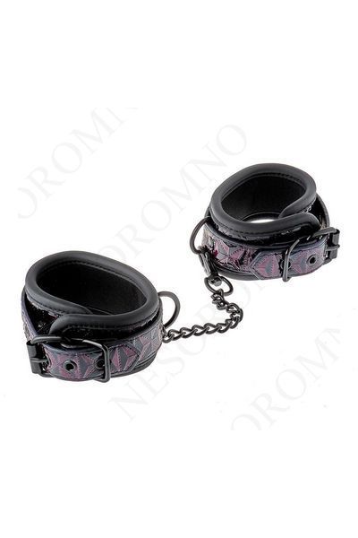 Поножі з фіолетовим тисненням Dream toys BLAZE Luxury Fetish на ланцюжку чорного кольору DT21270 фото