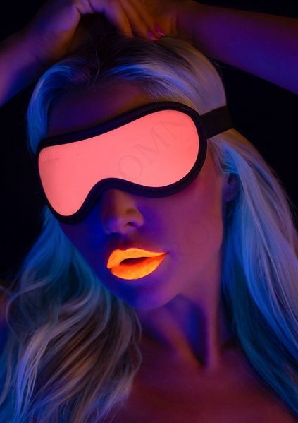 Маска на очі, що світиться у темряві Taboom Blindfold рожево-чорна TB17202 фото